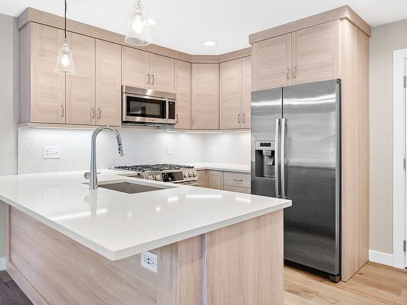 4th image of 94 Washington Sq E #202