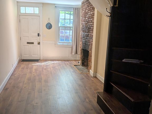 2nd image of 922 Tyson St