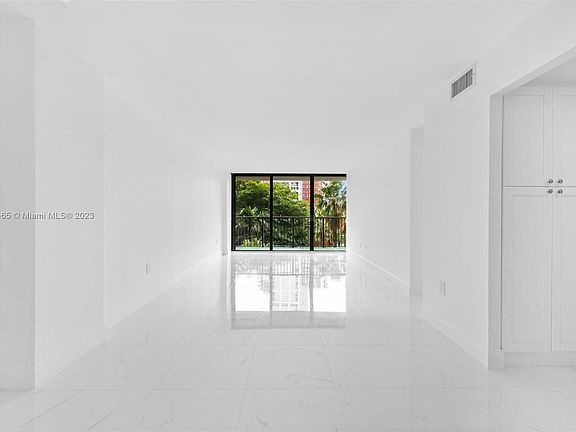 4th image of 1450 Brickell Bay Dr APT 412