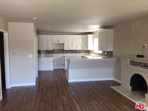 4th image of 1045 W 51st Pl