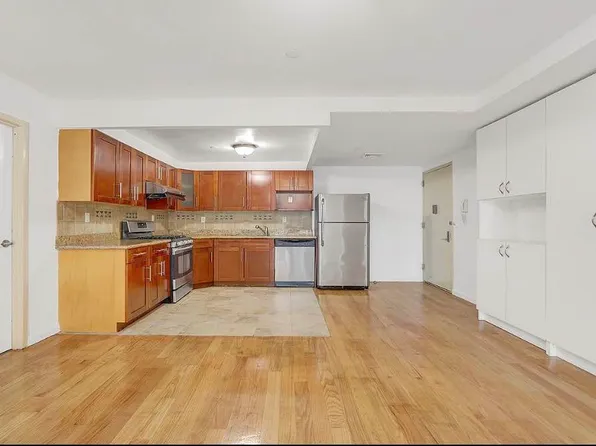 140-75 Ash Avenue image 10 of 17