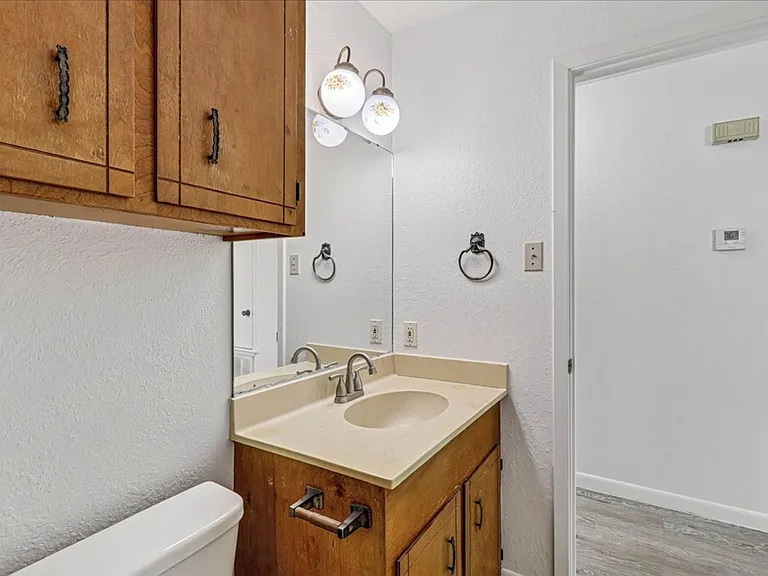 1622 La Joya St — Photo 21