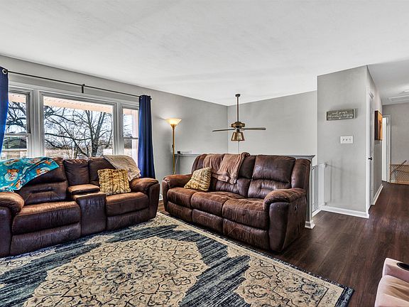 4th image of 1904 Cambridge Dr
