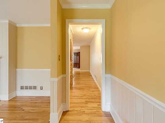 4th image of 10 Starsdale Cir