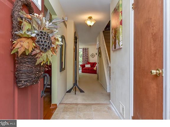 3rd image of 222 East Ct