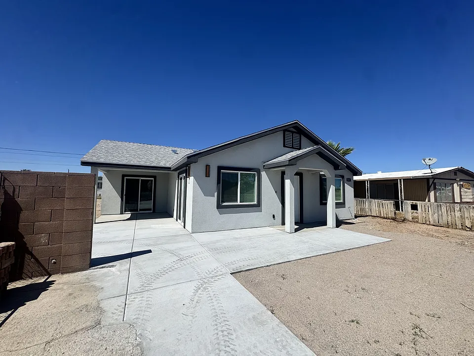 5657 S Rocky Rd