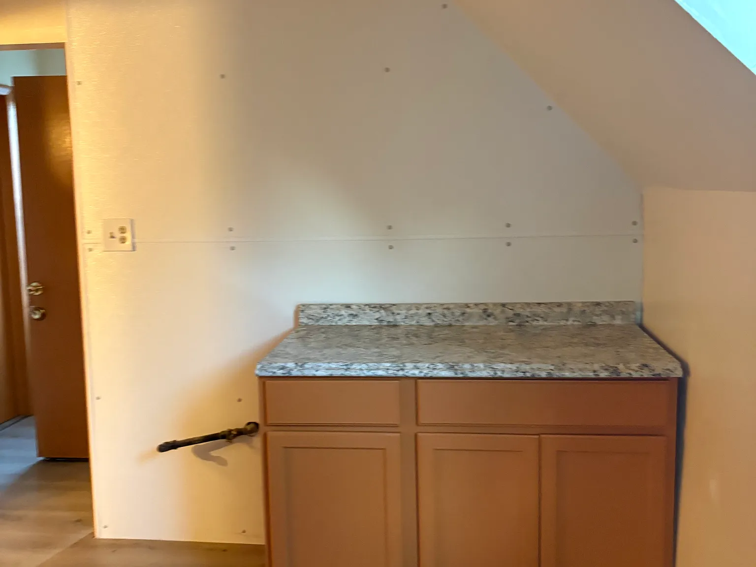 2 bed, $800 — Photo 2