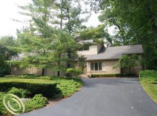 4379 Rolling Pine Dr, West Bloomfield, MI