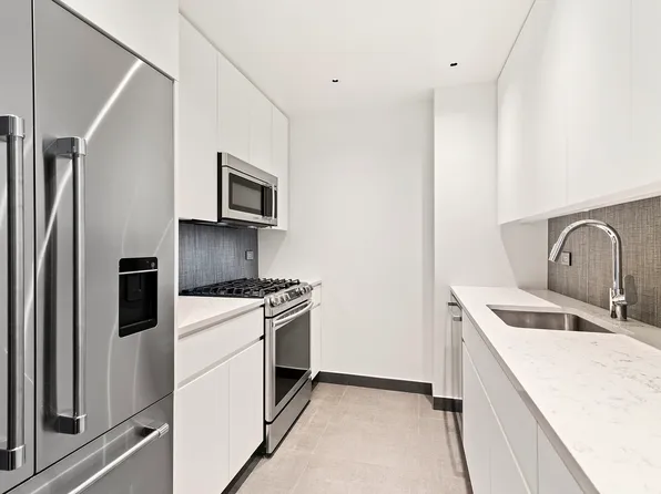 305 East 63rd Street image 3 of 9