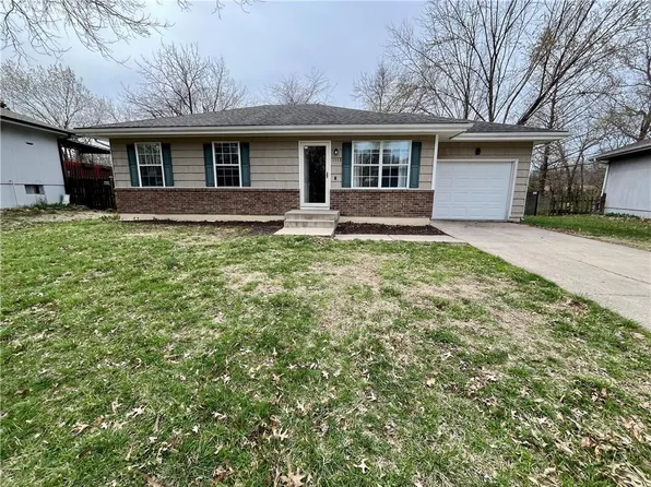 1113 SE 20th St, Oak Grove, MO 64075