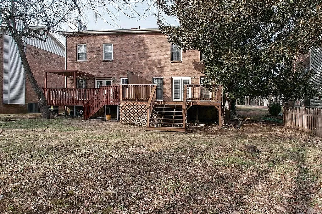 1121 Clifton Lane — Photo 3