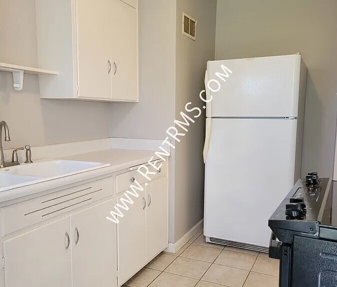 3833 SW 12th St — Photo 12