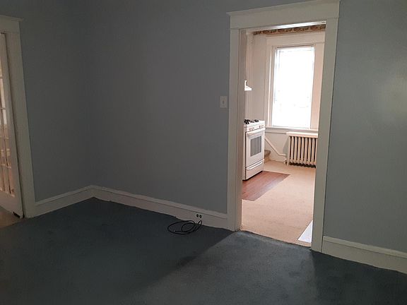 5th image of 216 E Penn Ave