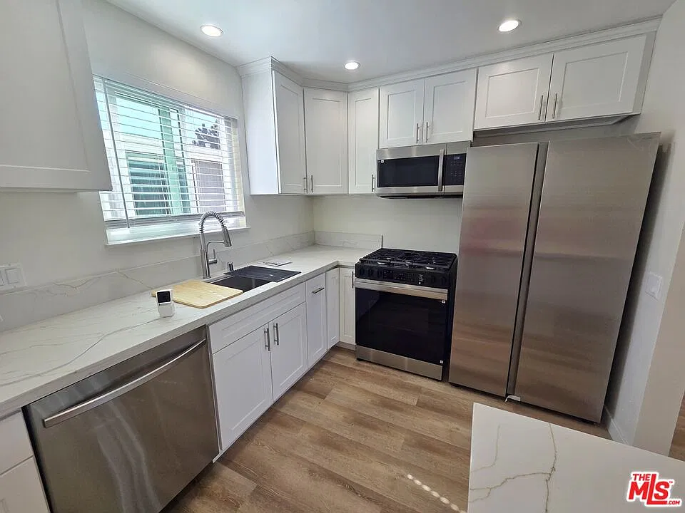 2 bed, 1.0 bath, 750 sqft, $2,700 — Photo 4