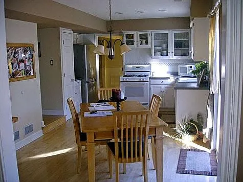 Kitchen Eat-In