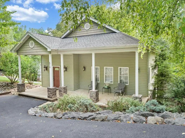 614 Forest Lawn Dr, Moneta, VA 24121