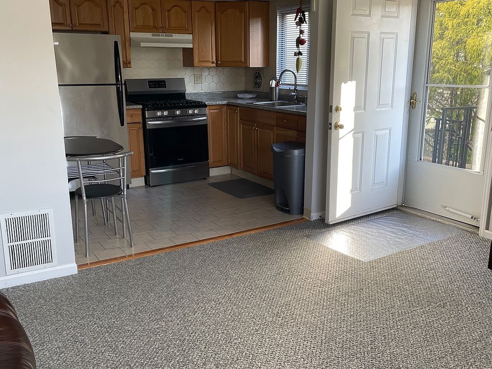 1st image of 147 Vineland Ave