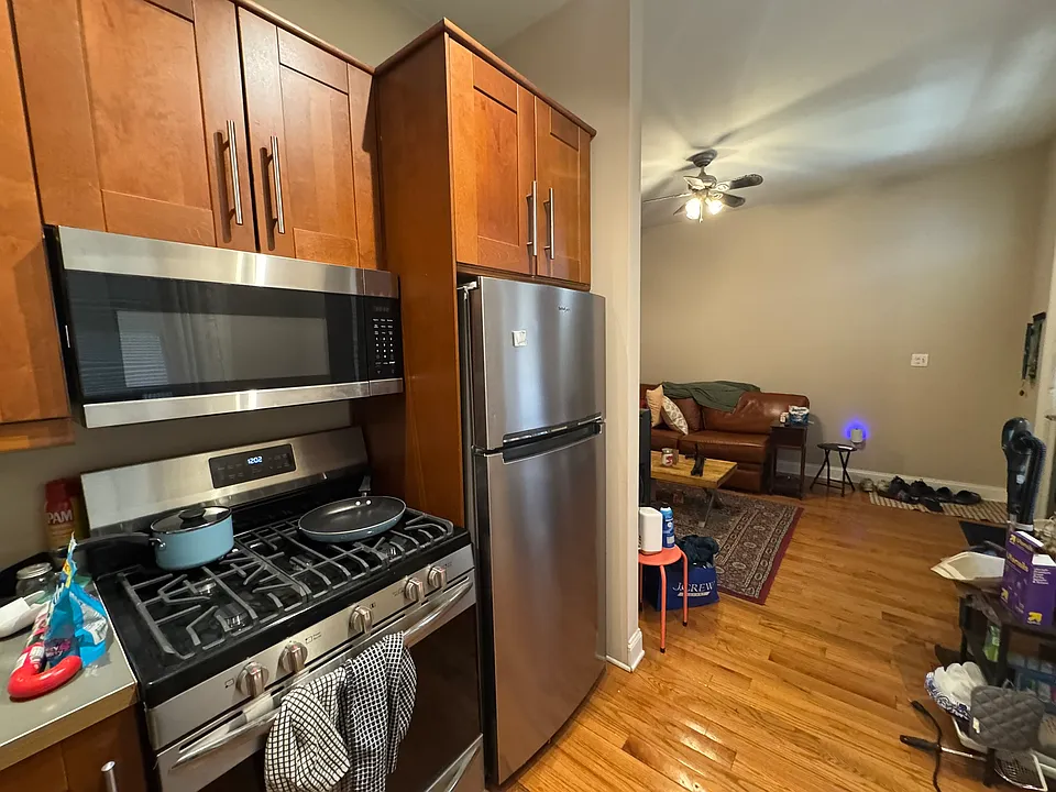 213 E King St #3