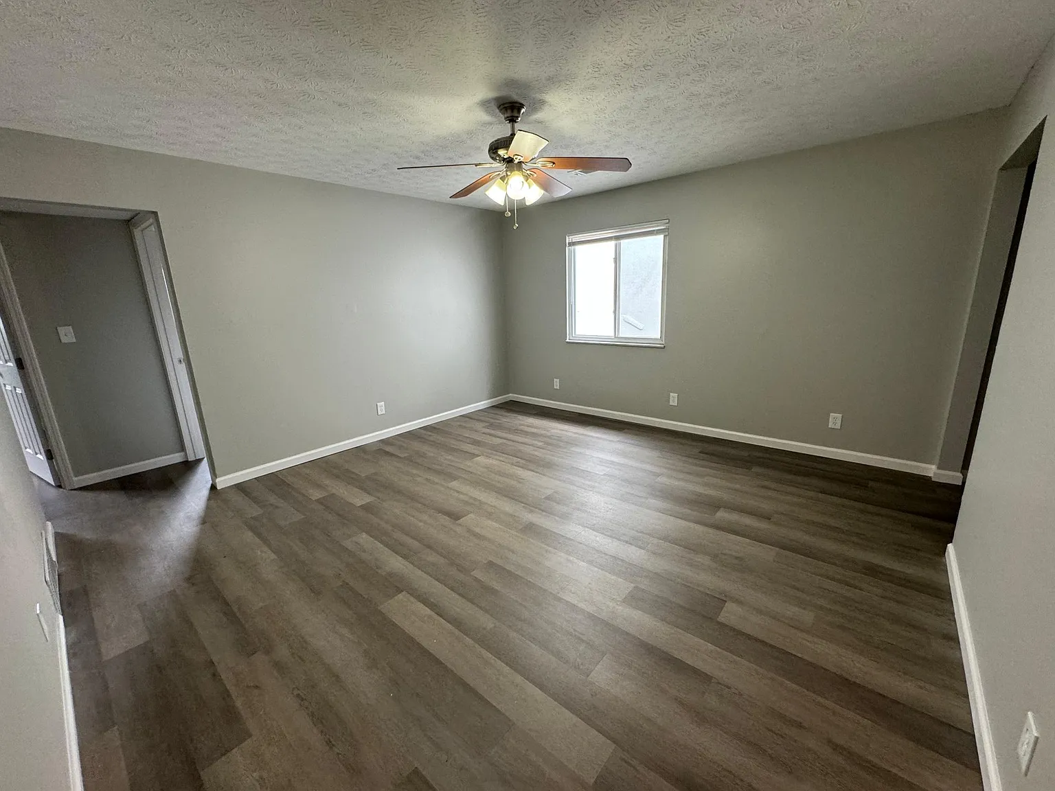 1470 Indianola Ave — Photo 4