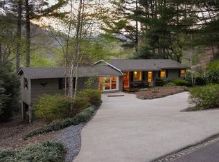 341 Pisgah Shadows Rd, Hendersonville, NC 28739