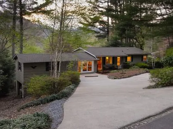 341 Pisgah Shadows Rd, Hendersonville, NC 28739