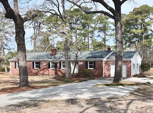3304 Country Club Rd, Morehead City, NC 28557