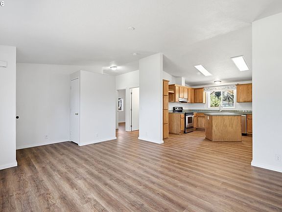 5th image of 825 19th St