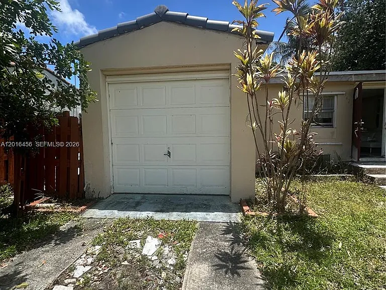 1427 N 26th Ave — Photo 6