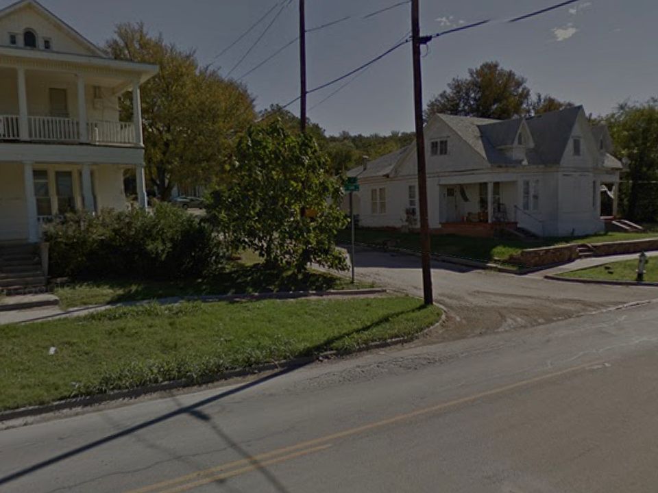 1st image of 1202 N Oak Ave