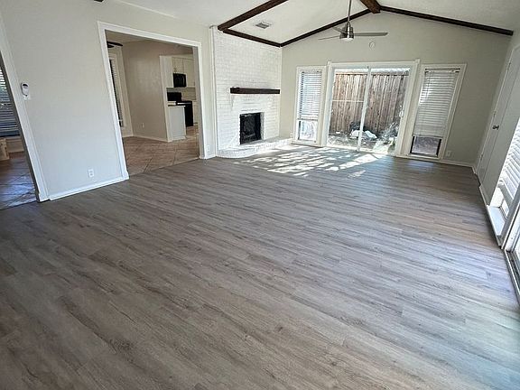 4th image of 733 Maple Glen Dr