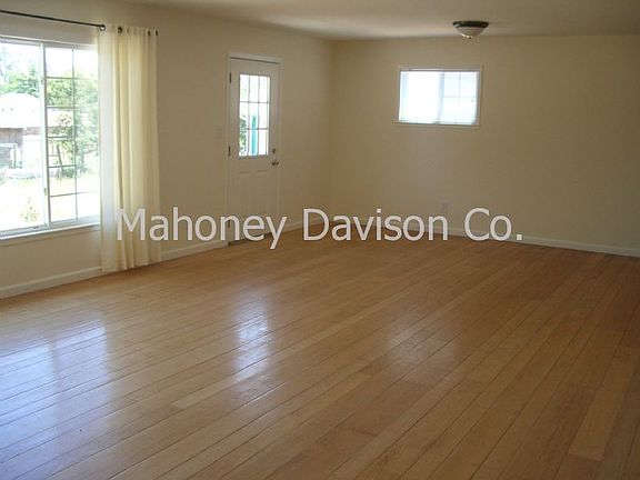3rd image of 296 Thompson Ln