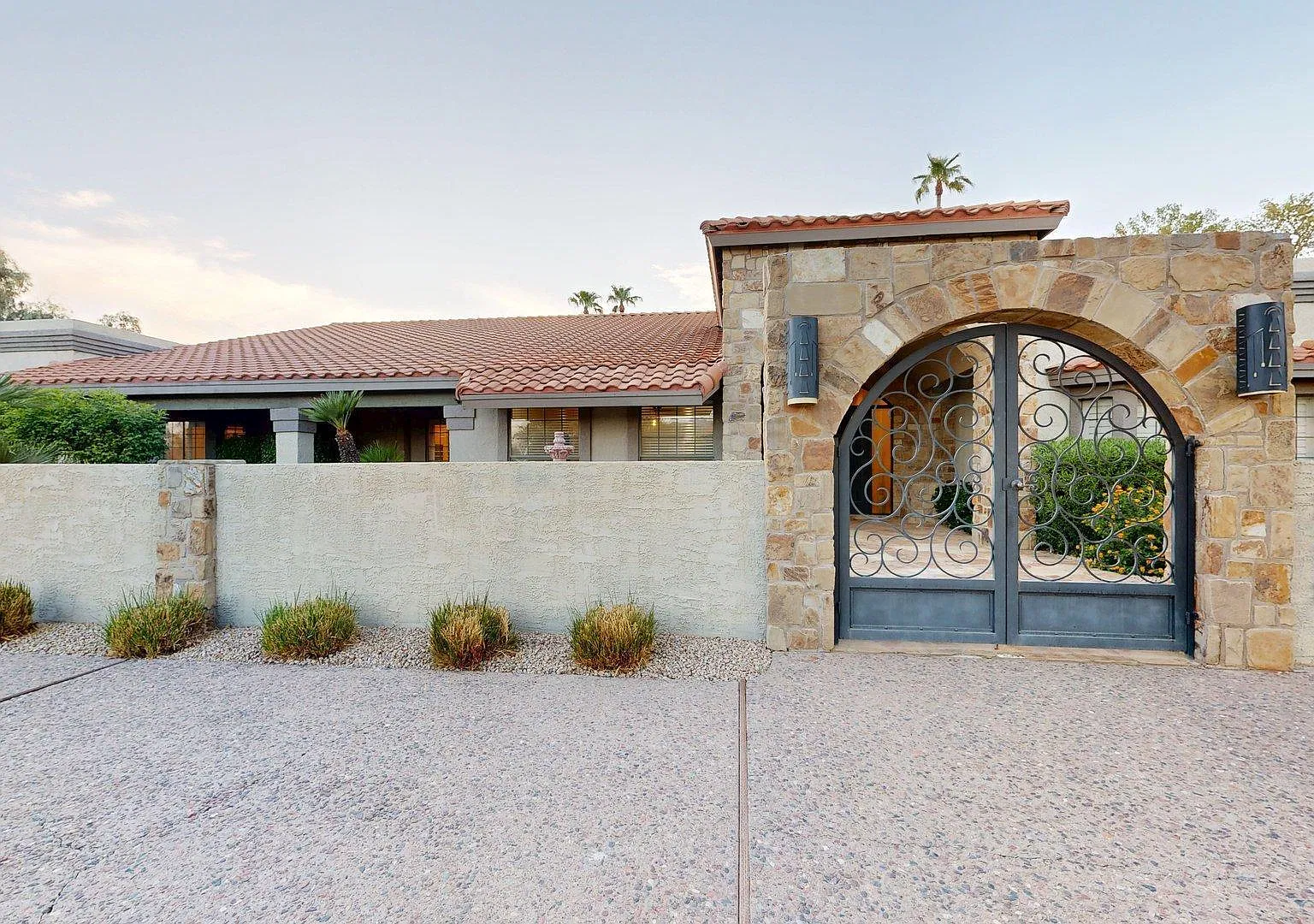 7 bed, 5.5 bath, 4918 sqft, $11,995 — Photo 2