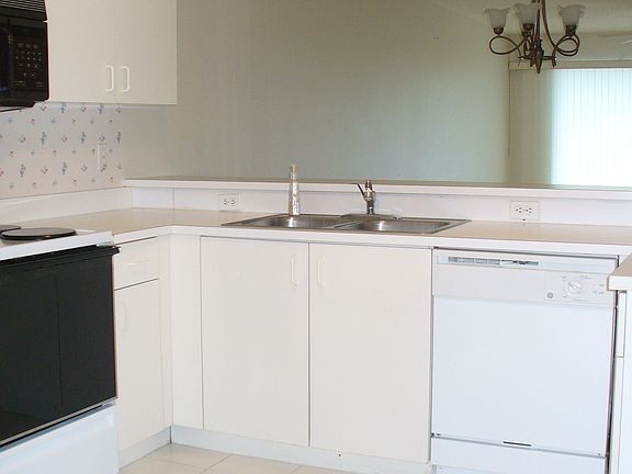5th image of 800 New Waterford Dr APT 101