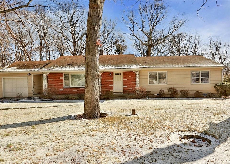 1st image of 40 Rock Cliff Pl