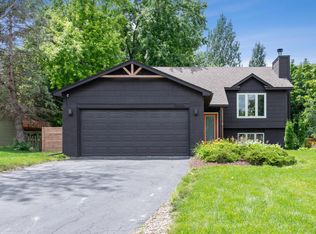 12950 Eagle Bluff Dr, Burnsville, MN 55337