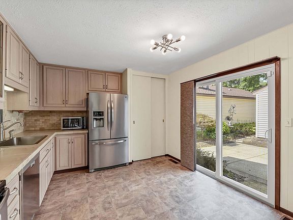 4th image of 32896 Fern Tree Ln