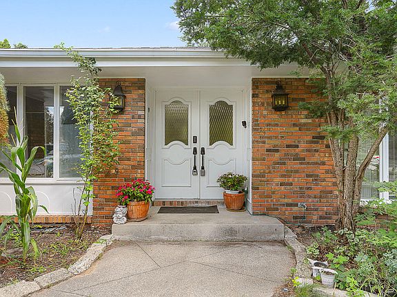 3rd image of 241 Woodlawn Ct