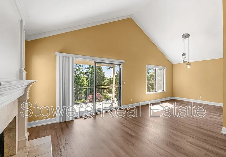 1825 N Forest Hill Pl — Photo 4