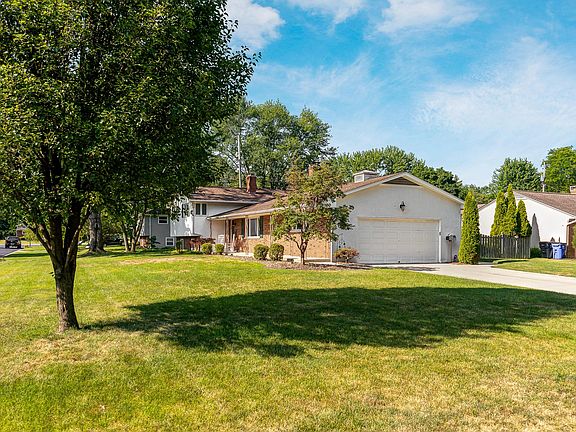 3rd image of 3273 Chaucer Dr