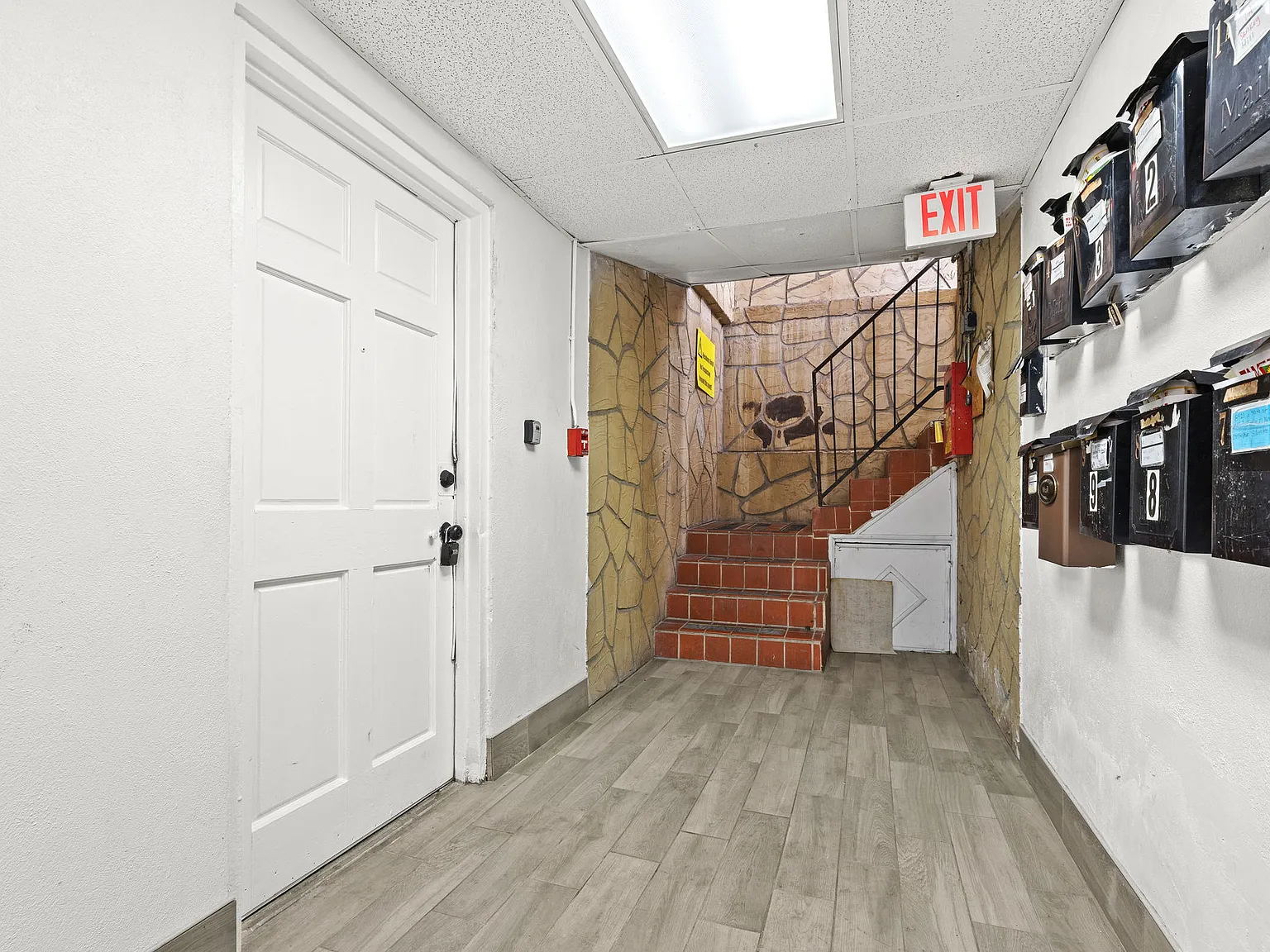 Charming Well Maintained 1 Bed Apartment — Photo 4