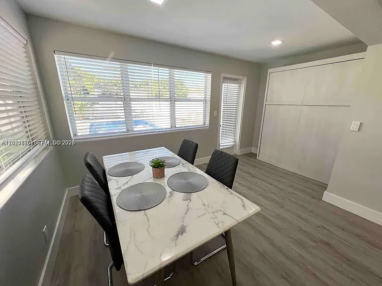 1925 Dewey St #3 — Photo 13