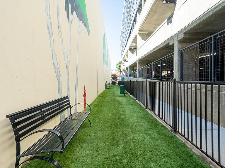 LINQ Midtown — Photo 22