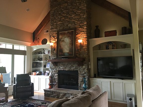 Gorgeous gas fireplace!