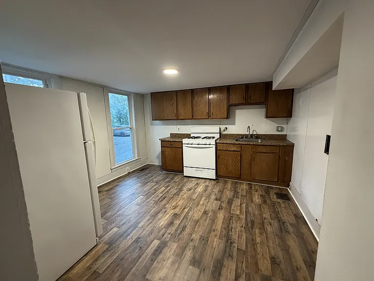 213 Clinton St — Photo 5