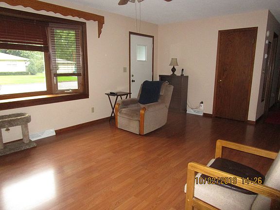 2nd image of 754 13th St NE