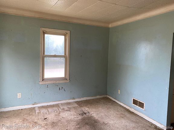 2nd image of 3565 Niagara St