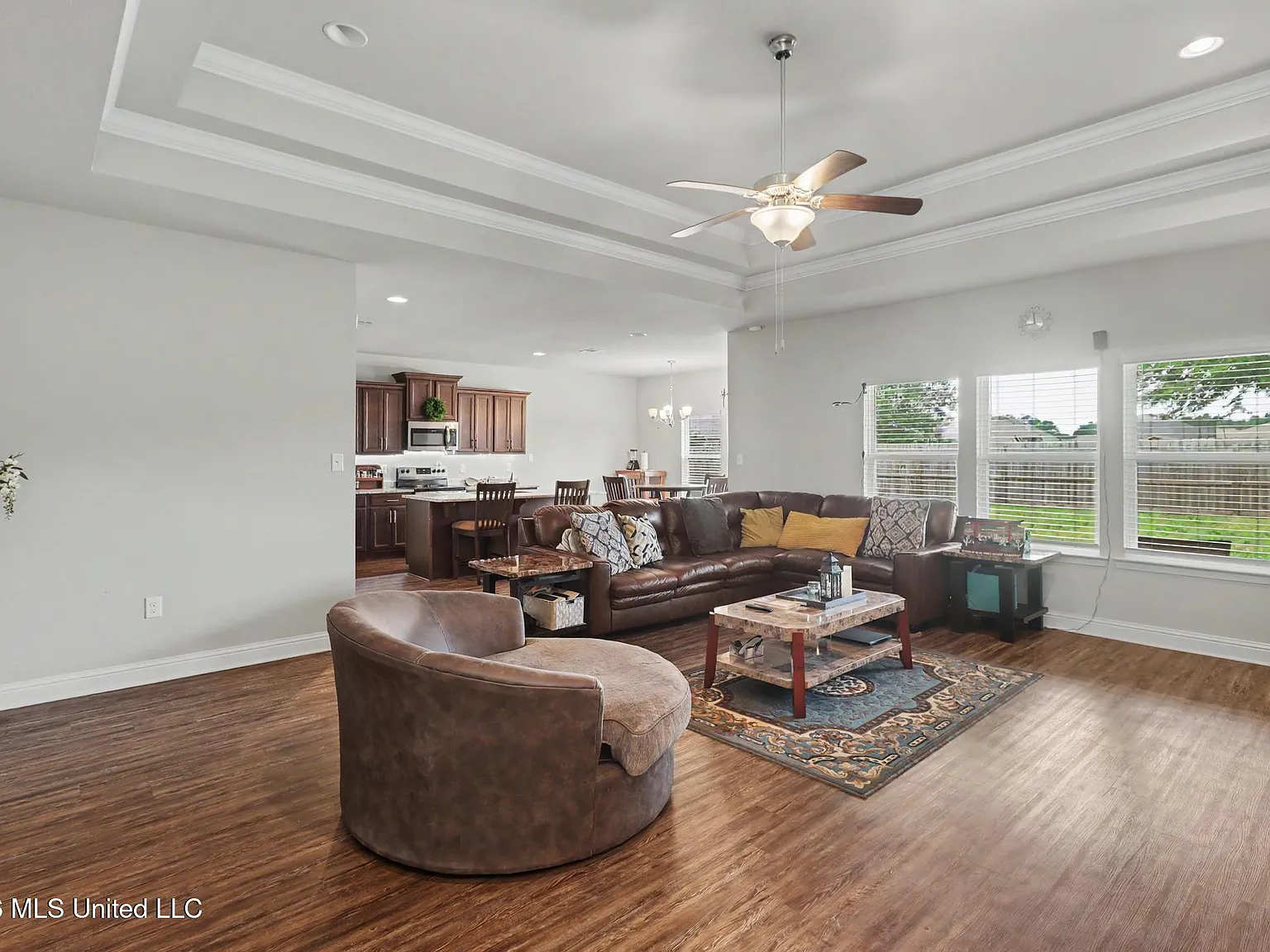 4 bed, 2.5 bath, 2356 sqft, $2,200 — Photo 4