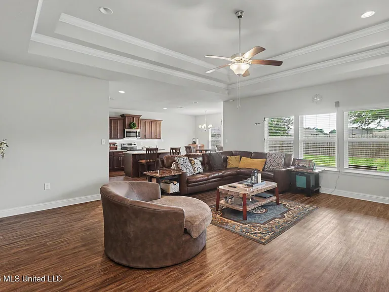 10784 Chapelwood Dr — Photo 4