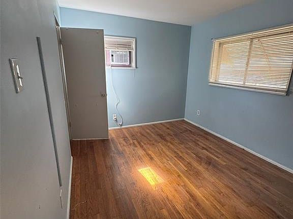 5th image of 10504 Earl Dr