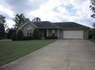 75 Oak Tree Ln, Lawrenceburg, TN 38464